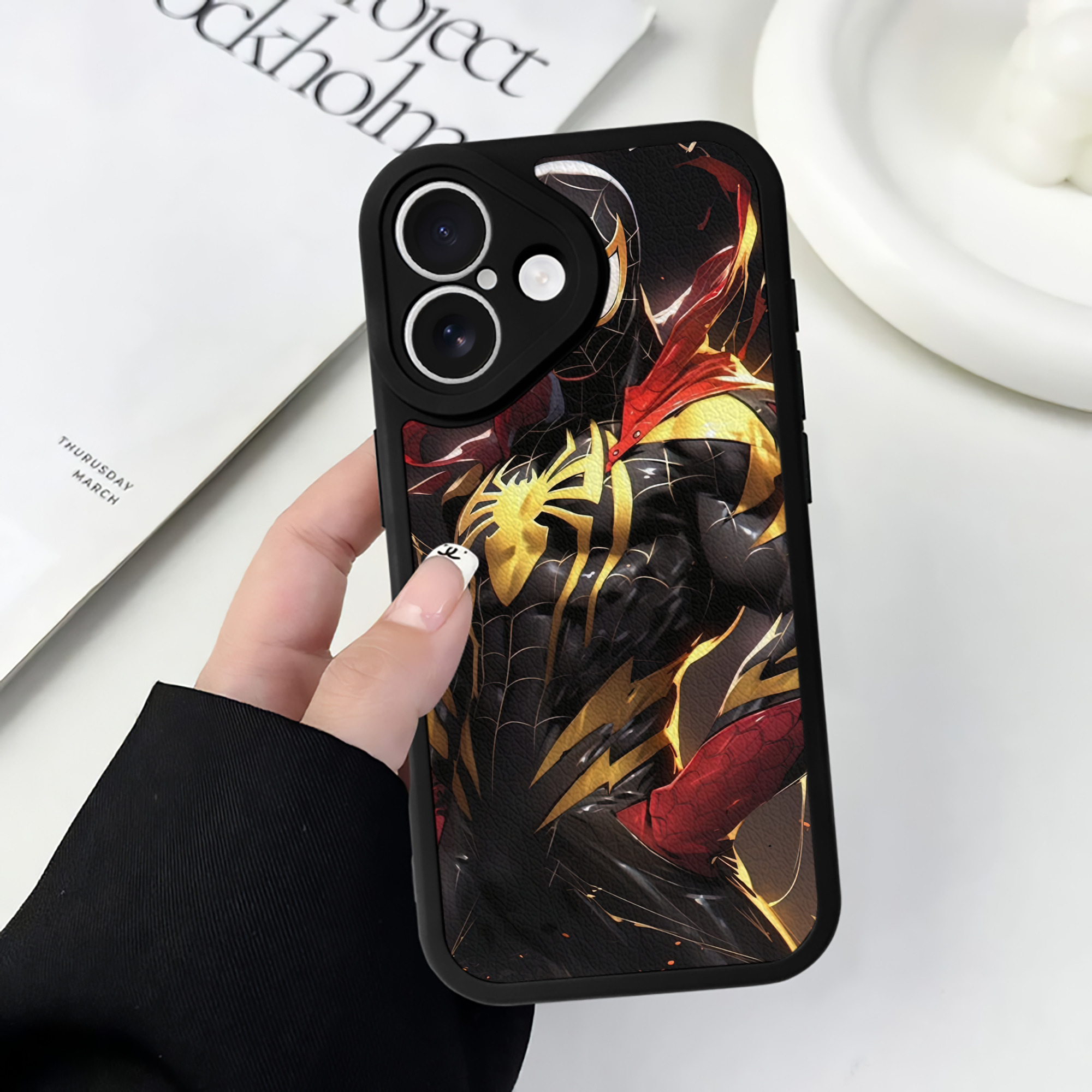 Spider Man スパイダーマン 【iPhone 16シリーズ対応】シリコンスマホケース（レザー調） 材質：シリコン